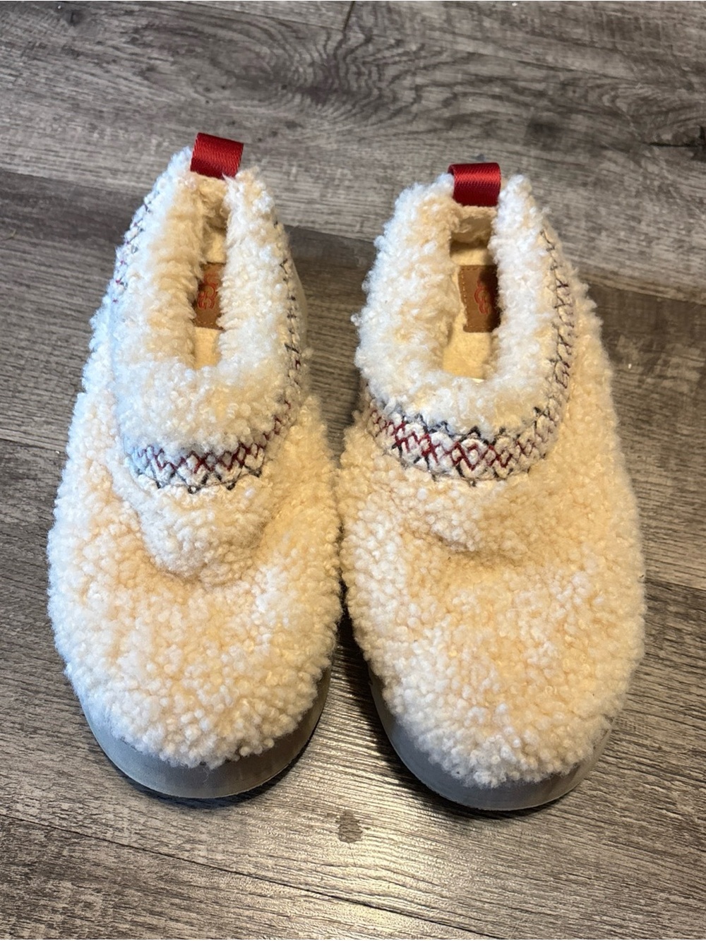 Cozy UGG Slipper Shoes with Red Trim